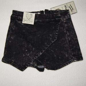 Boohoo Remi Black Ice Wash Denim Skort